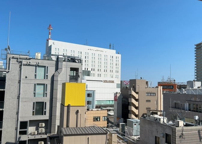眺望の良さを楽しめるダイニングキッチンで家族団らんの時間を過ごしてはいかがでしょうか。バルコニーから見える景色を家族で眺める時間は、時間が経つのを忘れてしまいそうですね。是非、現地を見に行きましょう！