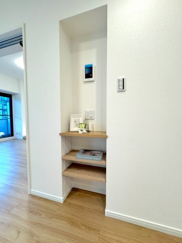 隅々まで手入れの行き届いた美しい室内。新規内装リフォームにより、快適性とデザイン性を兼ね備えた住空間に生まれ変わっています