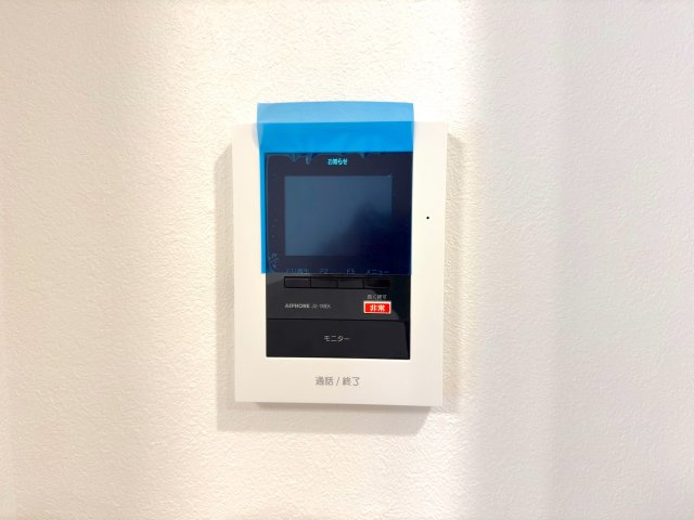 来訪者を映像と音声でしっかり確認できるTVモニター付きインターホンを完備。小さなお子様のお留守番や防犯面でも安心です。