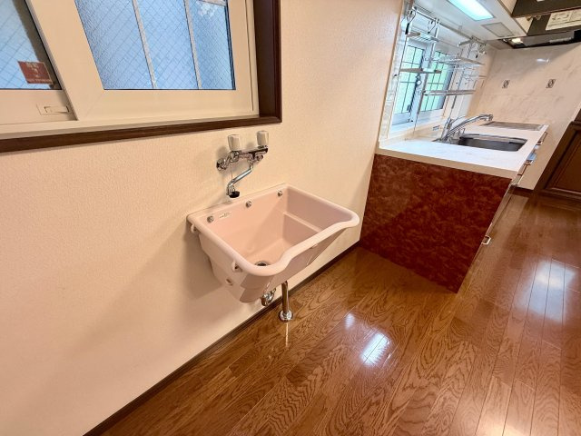 【スロップシンク】　日々の家事をサポートするスロップシンクを備えています。