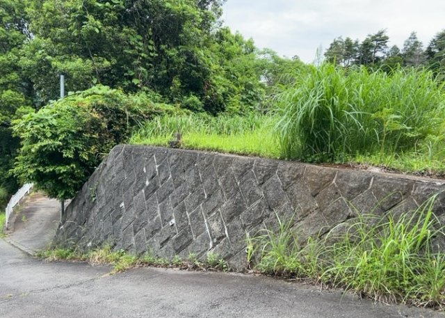 隣家の土地はどうなっているのか、生活利便施設が近くにあるのか、学校まで近いかなど、お客様のライフスタイルにあわせたイメージが重要です。また、近くにあると困る施設が近くにないかも確認するといいでしょう。