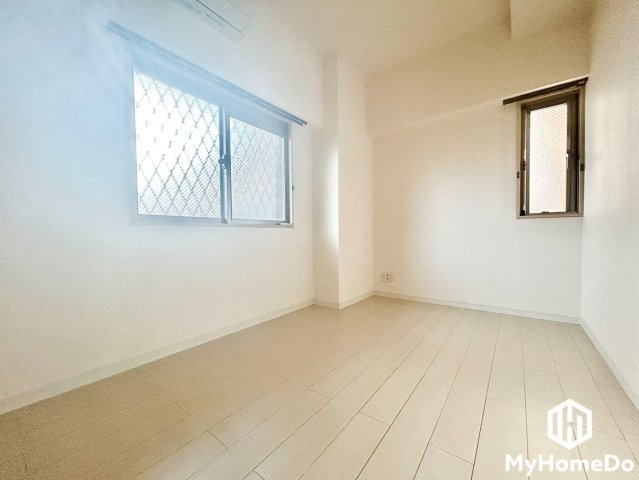 大きさの異なる窓を2面に配置することで、一日を通して安定した明るさをキープ。風通しも良く常に新鮮な空気の中で健康的に過ごせます。