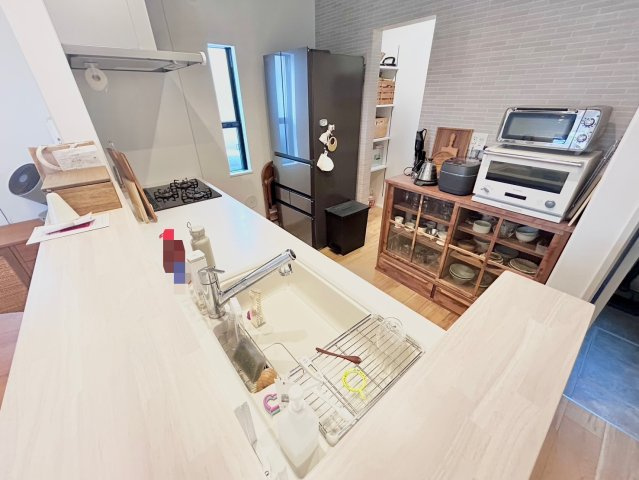 カウンターキッチンで家族と会話を楽しみながらお料理ができます