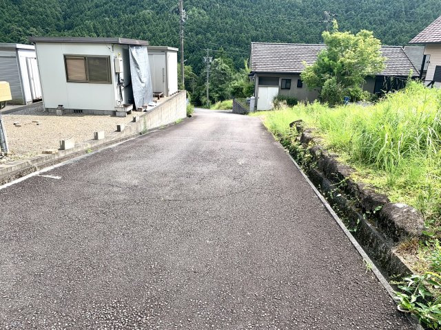 前面道路含む現地写真です