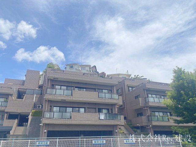 人気の低層マンション、陽射し通風ともに良好です