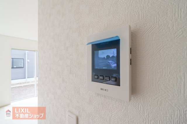 【TVモニター付きインターフォン／現地完成写真】カラー録画機能で、不在の時のご来客確認や防犯へ配慮。