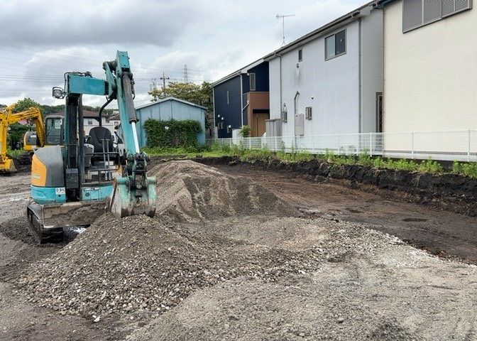 土地の形が極端に長細かったり、狭小地、あるいは道路との高低差がある傾斜地だった場合、後々売ろうとしても買い手がつかない場合もあります。後々、売却することになった時に価値の下がらない土地を選びましょう。