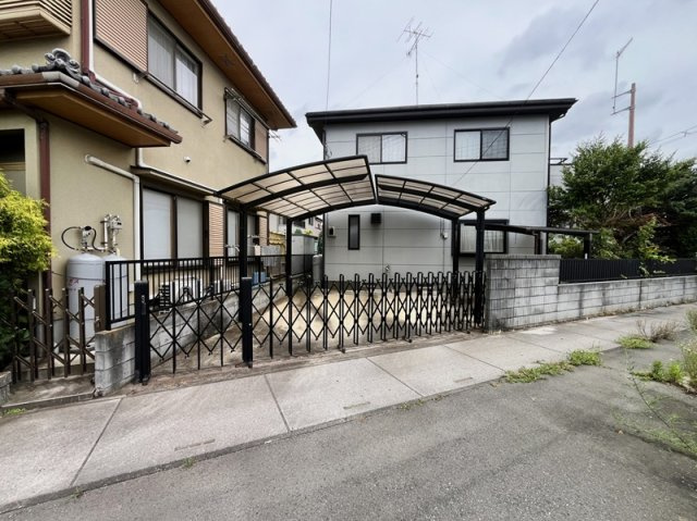 行田市長野5丁目　中古戸建　駐車スペース　カーポート付き　