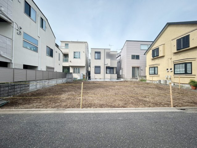 南道路に面した日当たり良好な整形地！間取り変更が可能なフリープランに対応しており、広々としたLDKや豊富な収納など、ご家族の理想を反映した邸宅を建築できます。