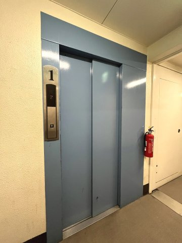 エレベーター付きで7階のお部屋への移動もスムーズです