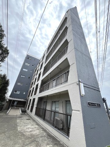 藤が丘駅周辺にはスーパーや大きな病院があり便利な環境です