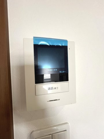 モニター付インターホンで来訪者を確認でき安心です