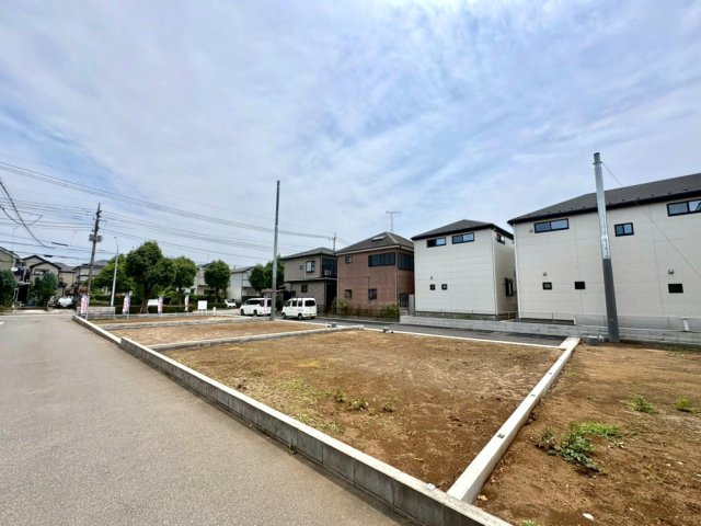 ■C区画　■自由設計で理想の住まいを実現できる注文住宅用地！　■現地と合わせて当社施工現場のご見学も可能です！　■花田小学校まで徒歩2分(約160ｍ)・中央中学校まで徒歩15分（約1200ｍ）