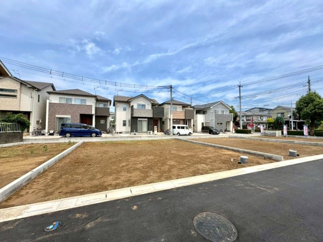 ■C区画　■自由設計で理想の住まいを実現できる注文住宅用地！　■現地と合わせて当社施工現場のご見学も可能です！　■花田小学校まで徒歩2分(約160ｍ)・中央中学校まで徒歩15分（約1200ｍ）