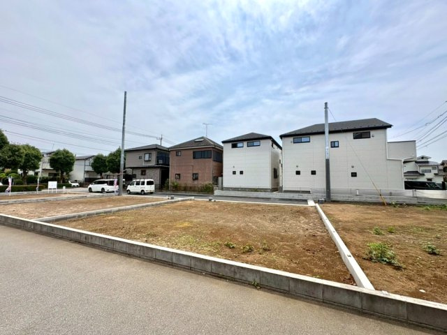 ■C区画　■自由設計で理想の住まいを実現できる注文住宅用地！　■現地と合わせて当社施工現場のご見学も可能です！　■花田小学校まで徒歩2分(約160ｍ)・中央中学校まで徒歩15分（約1200ｍ）