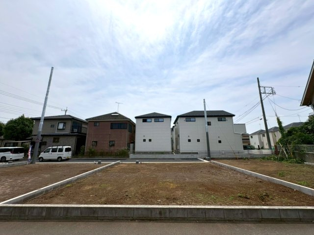 ■C区画　■自由設計で理想の住まいを実現できる注文住宅用地！　■現地と合わせて当社施工現場のご見学も可能です！　■花田小学校まで徒歩2分(約160ｍ)・中央中学校まで徒歩15分（約1200ｍ）