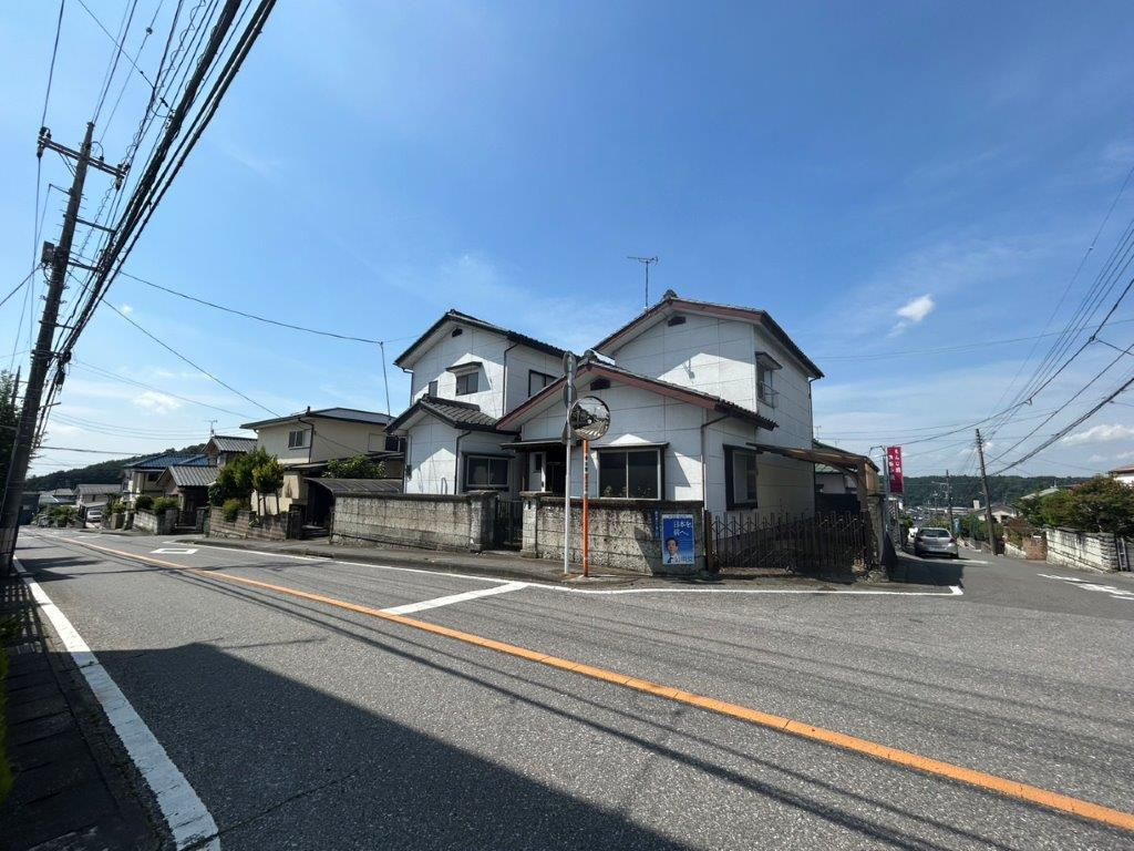 道路と物件が移るように撮影させて頂きました♪