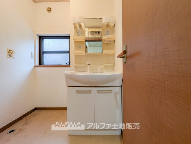 【Daily　Comfort】◆使いやすい洗面空間◆　洗髪洗面化粧台を備えた洗面室。身支度から洗面まで、家族の日常を支える使いやすい空間です。