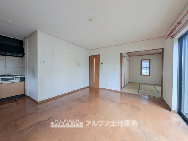 【Relaxing　Time】◆和室とつながるLDK◆　約12帖のLDKに約6帖の和室が隣接。用途に合わせてそれぞれの空間を活用できる間取りです。