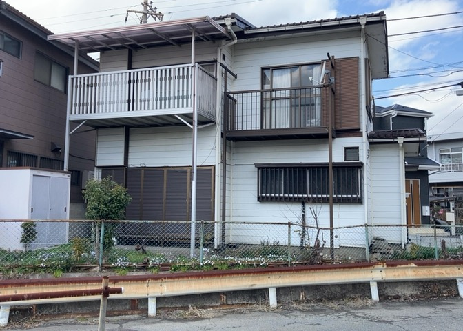 土地を買う際、住む地域の自治体や福祉の補助制度にも注目してみましょう。子供や老人の医療補助やゴミ出しのルールなど、自治体によってルールに大きな違いがあるため、暮らしやすい土地で判断するとよいでしょう。