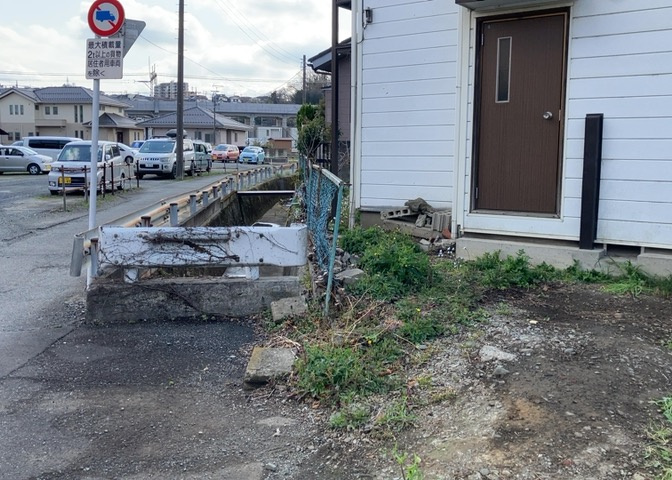 家を建てる前提で土地を探している場合、地盤の丈夫さは譲れない条件の一つです。地盤が脆弱だと追加工事が必要となります。また、過去に地盤沈下や液状化現象を起こした土地は、できるだけ避けた方がいいでしょう。