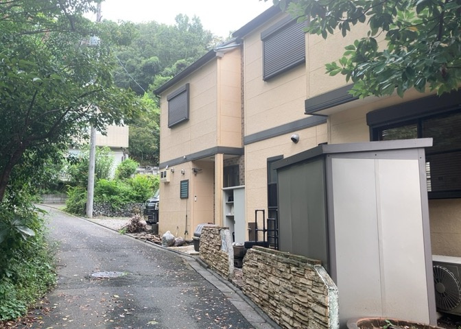 東側道路の場合は居室を南向きに設計しやすいため、朝日が入りやすいというメリットがあります。一方、西側道路も東側同様に居室を南向きに設計しやすいのですが、住宅地だと朝日が入りにくいという弱点があります。