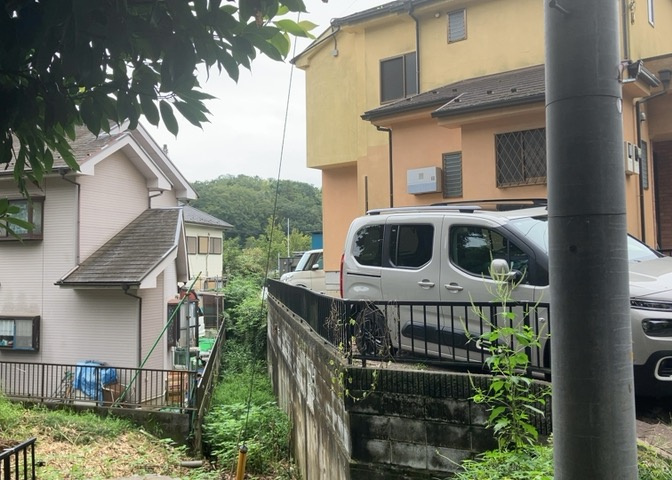 桜や紅葉の名所に出かける人は多いと思いますが、家にいながら季節の移ろいを感じる生活を送りませんか？リビングや窓から見える景色が生活を彩るワンポイントに！現地から見える景色を堪能してみては如何でしょう。