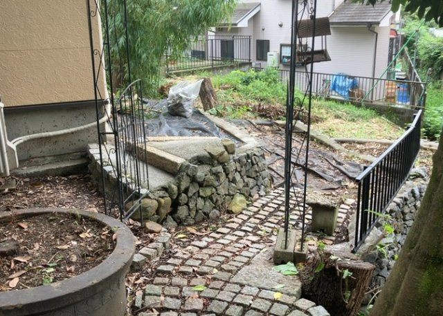 庭があることでガーデニングや家庭菜園はもちろん、こどもの遊び場やペットを放して遊ぶことができます。また、家の周囲に余裕があるということです。隣地との間があれば、十分な日当たりと、風通しが確保できます。