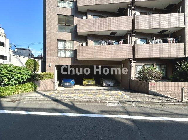 【敷地内駐車場】最新の空き状況や費用などの詳細は担当スタッフまでお問い合わせください。