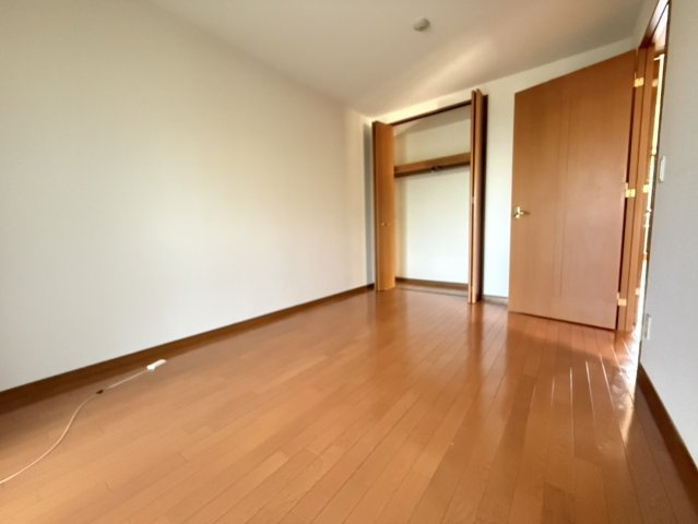 使い勝手のいい洋室です