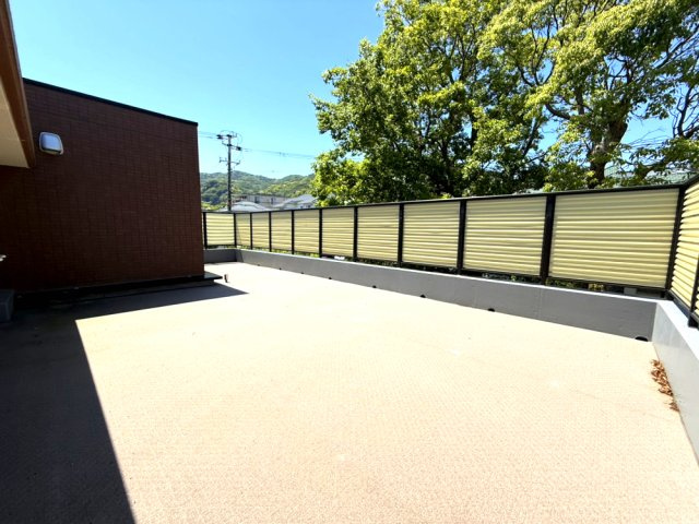 落ち着いた時間を過ごせるバルコニーです