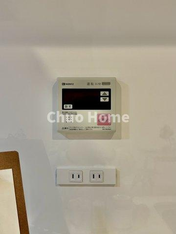 【給湯リモコン】外での一日を忘れさせてくれるオートバス機能でお好みの湯量・温度に調整された浴槽。