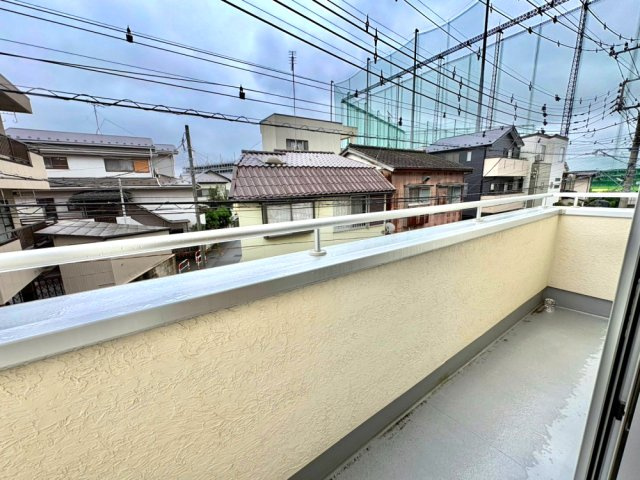 バルコニーは2ヵ所あり、洗濯物はたくさん干せます
