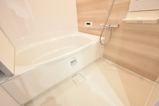 最新のユニットバスに取り替えています♪お掃除ラクラク設計です！水栓は節水機能付き・浴槽はお湯が冷めにくい仕様です♪