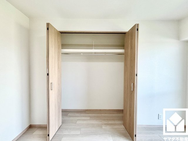 新たに家具を買わなくても良いので、ハンガーパイプ付きのクローゼットは嬉しいですね。