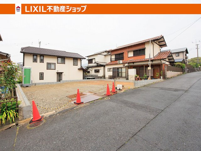 一方　西側公道　接道14.4m、幅員5.9mの　前面道路