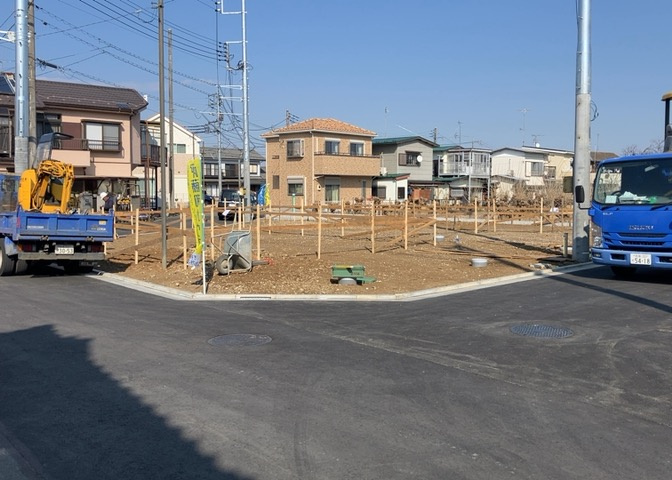 お持ちの車種によっては前面道路が広い方が便利でしょう。しかし、前面道路が広ければその分交通量が多くなるため、騒音などが気になる場合があります。実際に現地を見学し、周辺交通量や騒音などを確認しましょう！