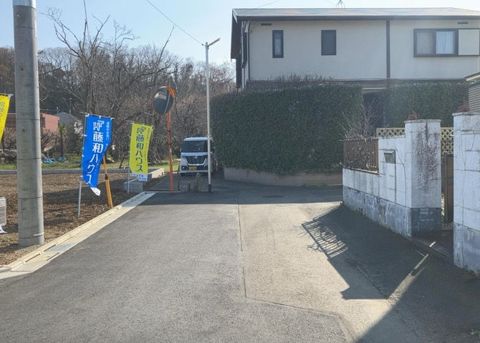 桜や紅葉の名所に出かける人は多いと思いますが、家にいながら季節の移ろいを感じる生活を送りませんか？リビングや窓から見える景色が生活を彩るワンポイントに！現地から見える景色を堪能してみては如何でしょう。