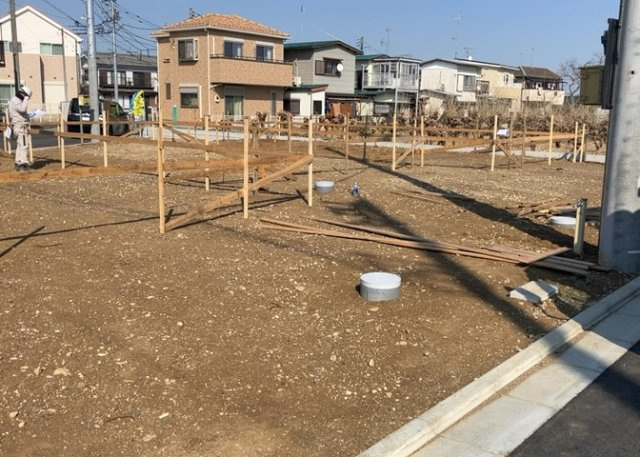 庭があることでガーデニングや家庭菜園はもちろん、こどもの遊び場やペットを放して遊ぶことができます。また、家の周囲に余裕があるということです。隣地との間があれば、十分な日当たりと、風通しが確保できます。