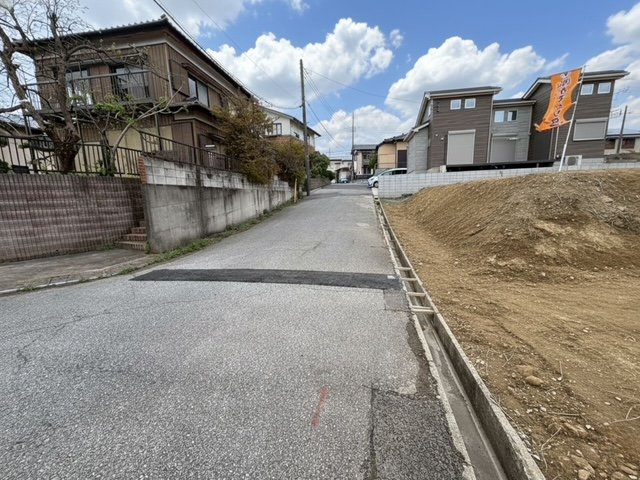 南道路に面した陽当たり良好な全5区画！　？1190万円　199.77？　？1240万円　199.78？　？1460万円　199.78？　　？1460万円　199.78？　？1750万円　199.77？