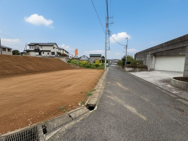 南道路に面した陽当たり良好な全5区画！　？1190万円　199.77？　？1240万円　199.78？　？1460万円　199.78？　　？1460万円　199.78？　？1750万円　199.77？