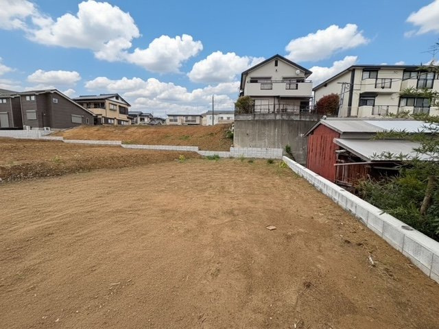 南道路に面した陽当たり良好な全5区画！　？1190万円　199.77？　？1240万円　199.78？　？1460万円　199.78？　　？1460万円　199.78？　？1750万円　199.77？
