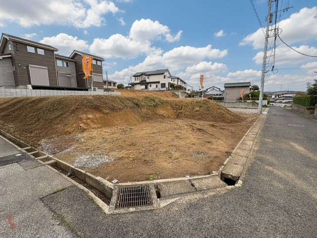 南道路に面した陽当たり良好な全5区画！　？1190万円　199.77？　？1240万円　199.78？　？1460万円　199.78？　　？1460万円　199.78？　？1750万円　199.77？
