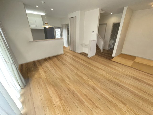 【入野中山台五丁目　戸建の居間】