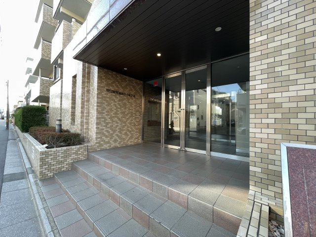 マンションの顔でもある、高級感漂うエントランス。　