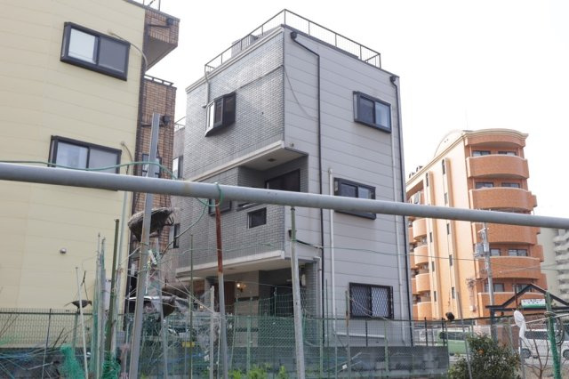 外観：327002310165