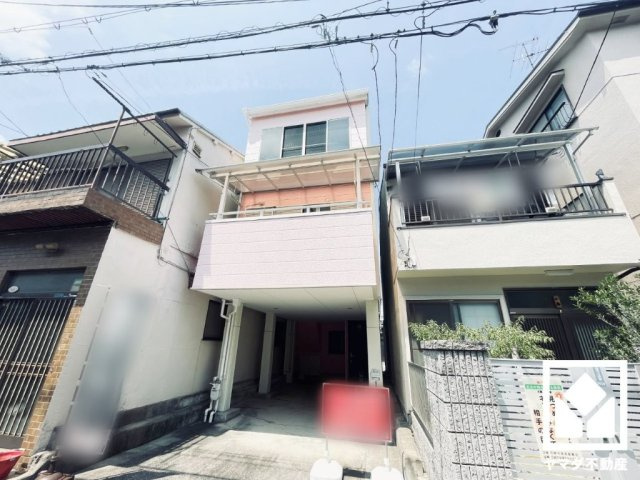 リビングに約6帖の和室が隣接しており、一体利用も可能です。子どもの遊び場、お昼寝スペース、家族のくつろぎ空間にも。和室があると、暮らしの幅がぐんと広がる。