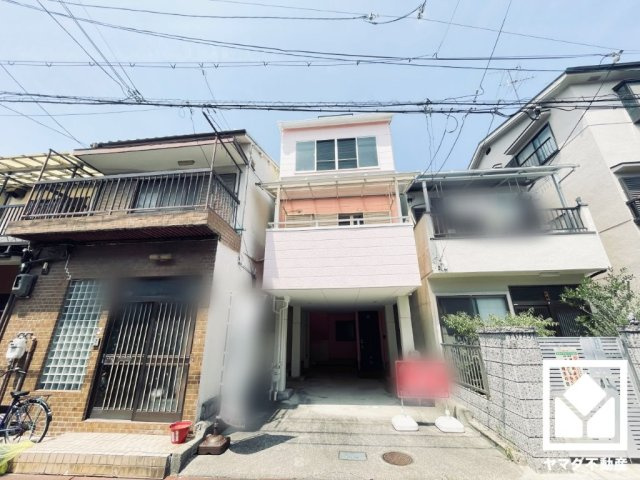 南向きバルコニーで陽当たり、風通し良好。たっぷりの洗濯物も気持ちよく乾きます。屋根付きなので急な雨の日も洗濯物が濡れにくく便利です。