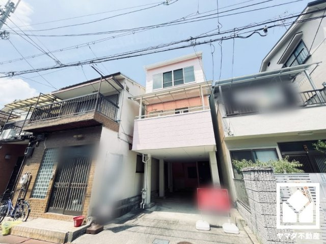 家族との時間も、自分だけの時間も心地よく過ごせる。シンプルで飽きのこない設計が、暮らしに余白をもたらします。そんな“暮らしの質”にこだわった一邸です。この住宅は、日々の暮らしをそっと支えてくれます。