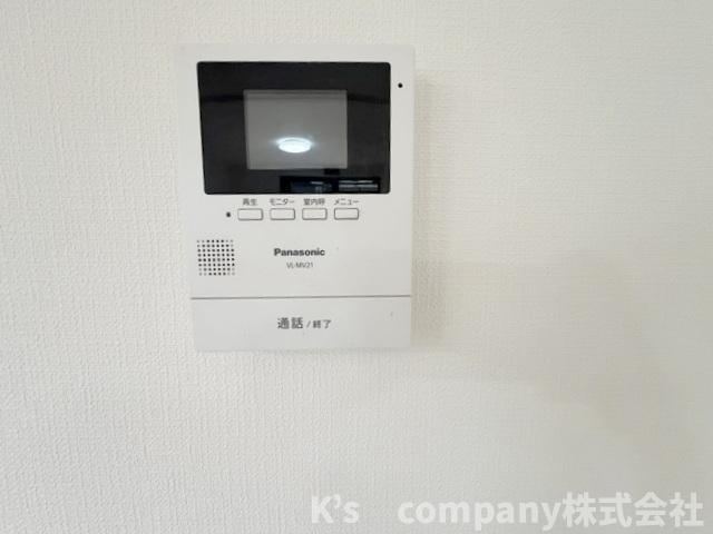 訪問者の顔が確認できるモニター付きインターフォン☆